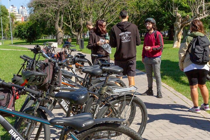Palermo & Recoleta Private Bike Tour: Buenos Aires Local-Host Experience photo 5