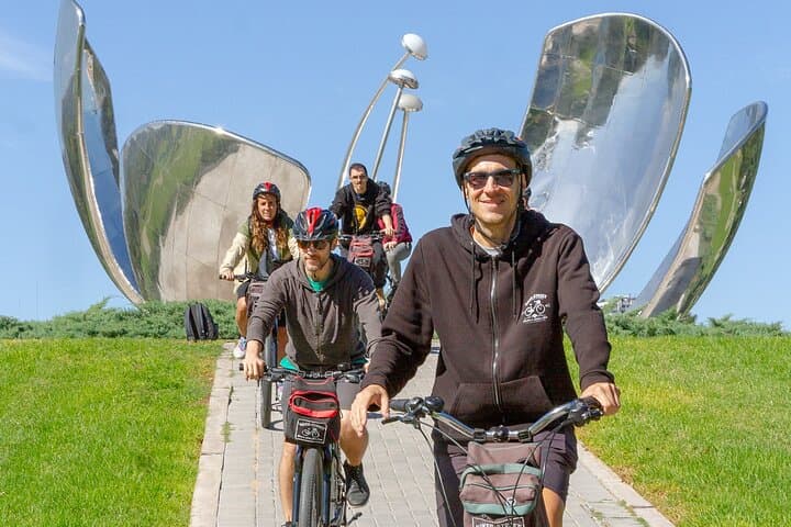 Buenos Aires Full-Day Bike Tour: Palermo to La Boca with a Local Host