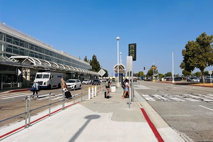 Ontario Airport Private Car Transfer — ONT Pickup & Drop to Ontario Hotels photo 2