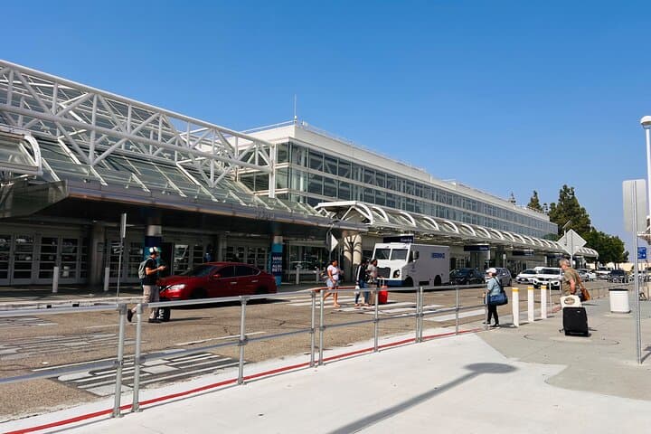 Ontario Airport Private Car Transfer — ONT Pickup & Drop to Ontario Hotels photo 3