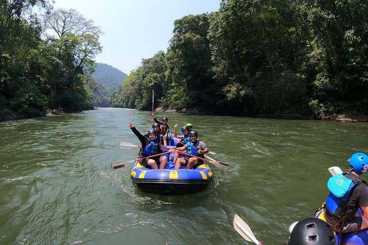 Rio Claro Full-Day Rafting and Caving from Medellín — Adventure in the Canyon photo 3