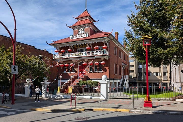 Victoria Highlights Private Half-Day Tour: Inner Harbour, Chinatown & Historic Mansions photo 2