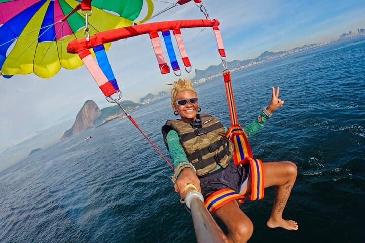 Parasailing Over Guanabara Bay: Rio de Janeiro Speedboat Adventure
