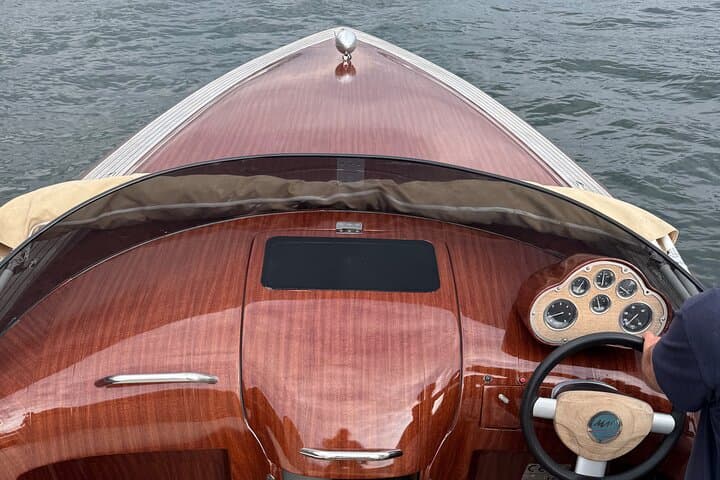Classic MAS 28 Private Lake Como Boat Tour — Villa-Front Cruises photo 2