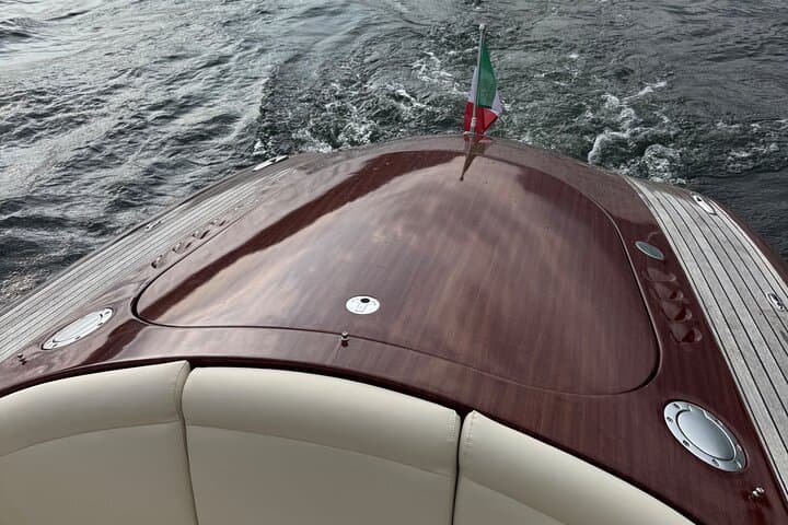 Classic MAS 28 Private Lake Como Boat Tour — Villa-Front Cruises photo 3