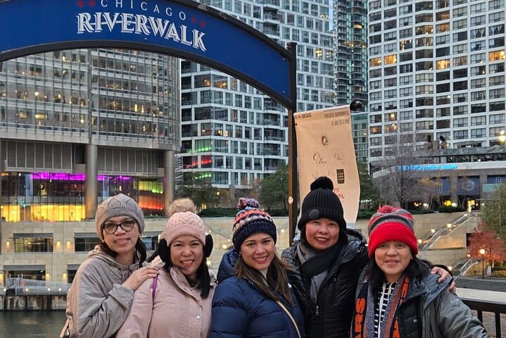 Chicago Skyline to Suburb Gems: Iconic Sights & Temple Tour photo 3