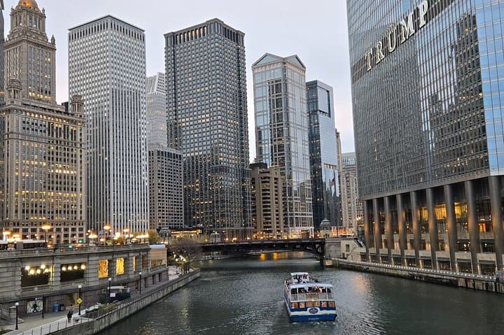 Chicago Skyline to Suburb Gems: Iconic Sights & Temple Tour photo 4