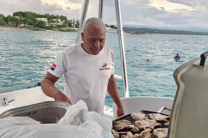 Puerto Plata Catamaran Party to Sosúa Bay — Snorkel, BBQ & Rum photo 5