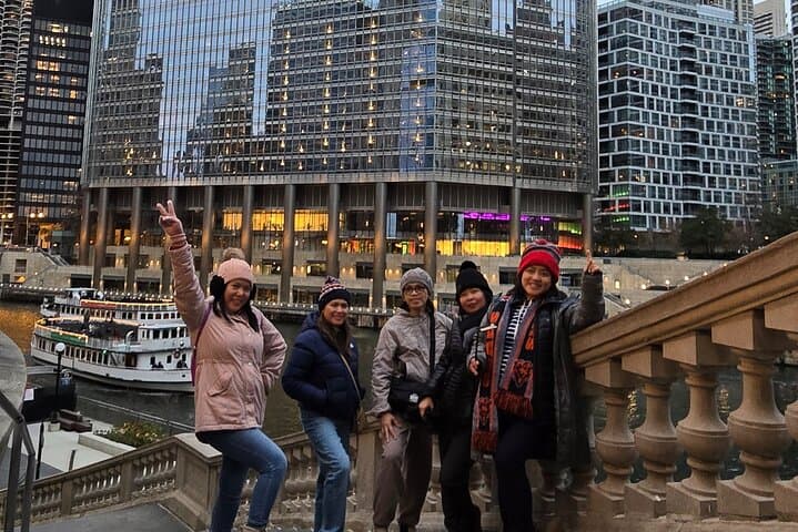 Chicago Skyline to Suburb Gems: Iconic Sights & Temple Tour photo 5