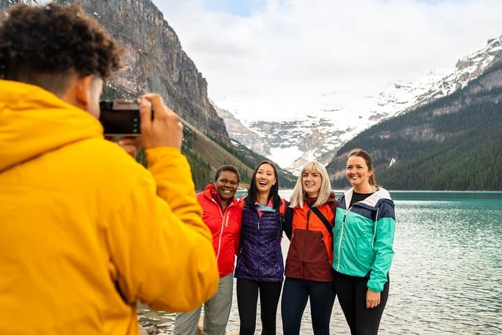 Luxury Private Tour of Moraine Lake, Lake Louise, Peyto & Icefields Parkway photo 3