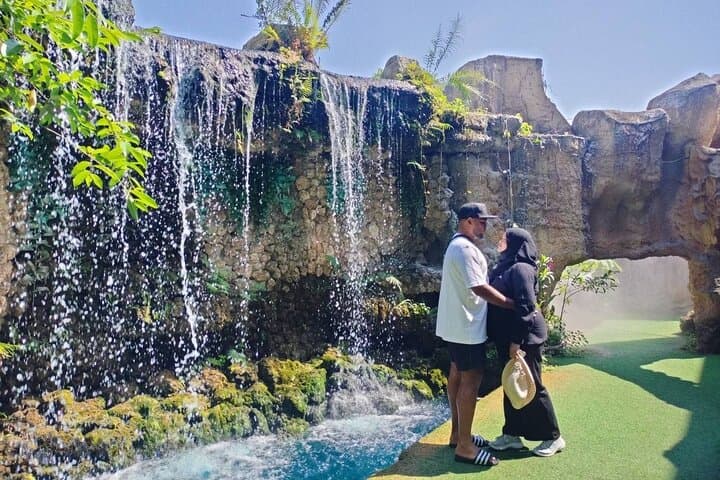 Chiang Mai Sticky Waterfall, Dantewada Café & Wat Ban Den Day Tour photo 3