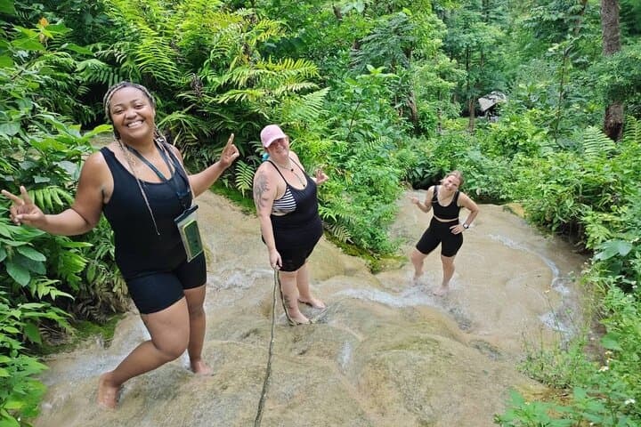 Chiang Mai Sticky Waterfall, Dantewada Café & Wat Ban Den Day Tour photo 6
