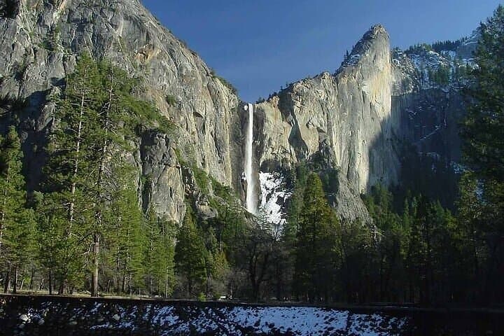 Full-Day Yosemite National Park Tour from Oakland: Tunnel View, Yosemite Falls & Half Dome photo 2