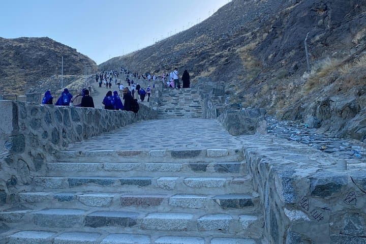 Must-Visit Islamic Sites in Makkah: Jabal al-Noor, Arafat & Historic Mosques photo 4
