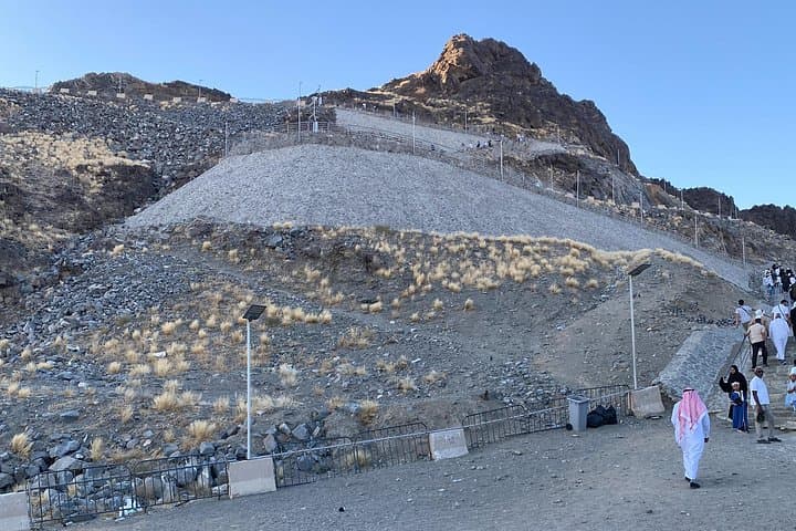 Must-Visit Islamic Sites in Makkah: Jabal al-Noor, Arafat & Historic Mosques photo 3