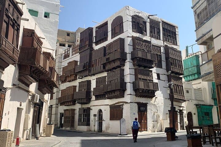 Jeddah Aquarium, Al-Balad & Waterfront Cycling Private Car Tour photo 3