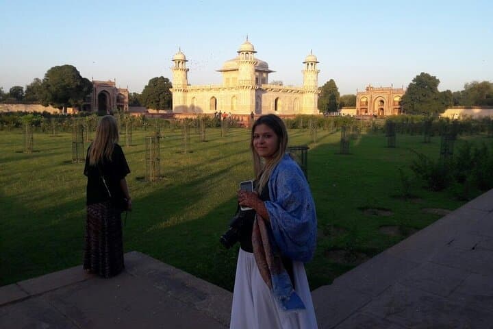 Same-Day Taj Mahal Tour from Delhi — Fast-Track by High-Speed Train photo 3