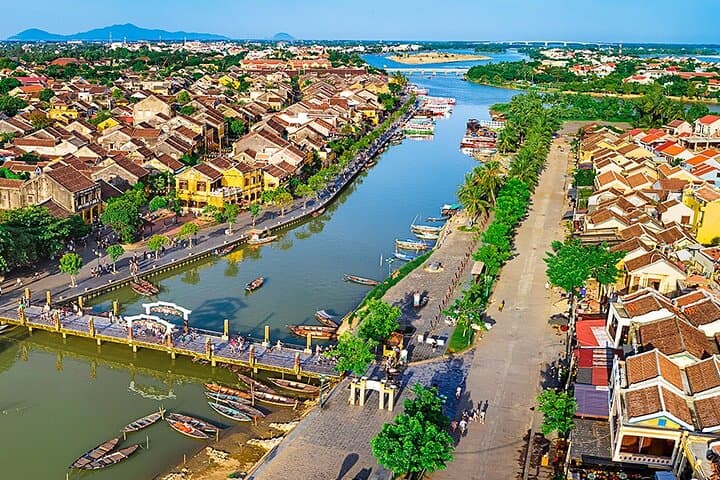 Hoi An Old Town Lantern Boat Ride and Local Dinner — Evening Heritage Tour photo 6
