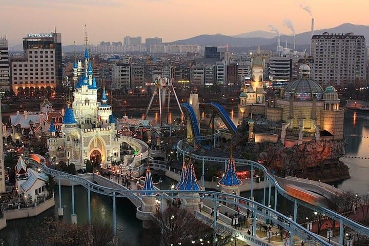 Seoul Private Transfer to Lotte World: Stress-Free Arrival and Timed Pickup photo 1