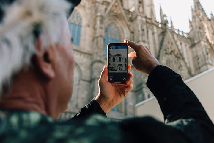 Private London Walking Tour with Augmented Reality: Historic AR City Experience