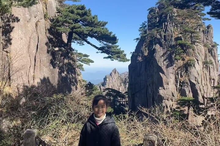 Huangshan Day Tour: Cable Car to White Goose Ridge, Ancient Villages & Qiyun Mountain