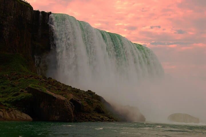 Niagara Falls Eco Walking Tour and Voyage to the Falls Boat Cruise photo 3