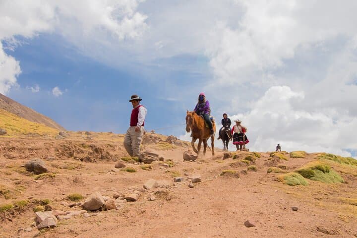 2-Day Machu Picchu & Vinicunca (Rainbow Mountain) Guided Tour from Cusco photo 4