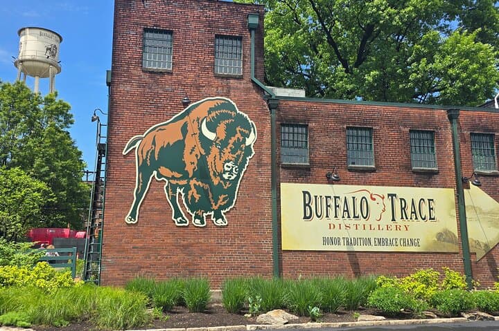 B&C Bourbon Experience: Louisville Distillery Tour and Tastings