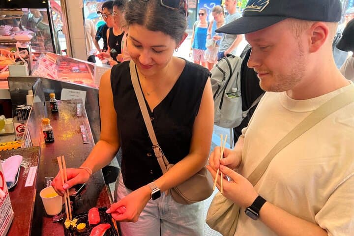 Tsukiji Fish Market Food Walking Tour: Temple to Sushi in Tokyo photo 4