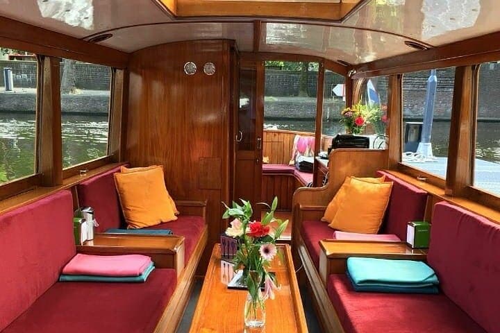 Private Electric Booze Cruise Through Amsterdam's Canals photo 2
