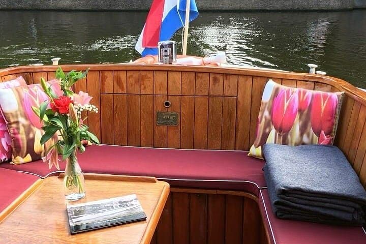 Private Electric Booze Cruise Through Amsterdam's Canals photo 4