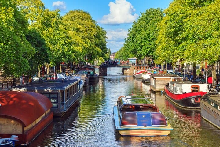 Private Electric Booze Cruise Through Amsterdam's Canals photo 3