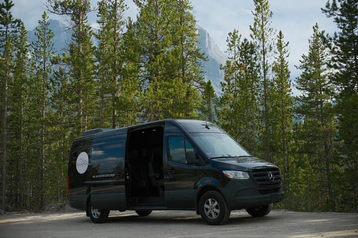 Luxury Private Tour of Moraine Lake, Lake Louise, Peyto & Icefields Parkway photo 2