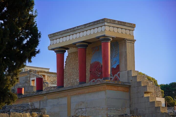 Private Heraklion Day Tour: Knossos, Archaeological Museum & Venetian Harbor photo 2