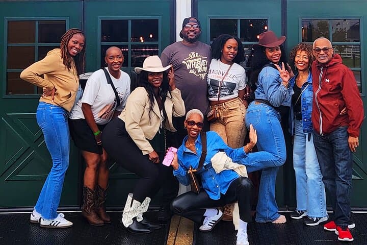 Nashville to Uncle Nearest Distillery: Bus Tour & Whiskey Tastings