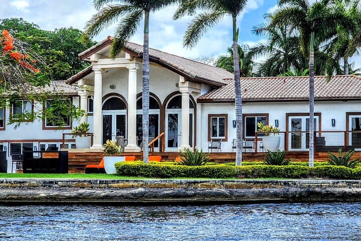 Private 21-Foot Bayliner Rental: Explore Fort Lauderdale Canals & Sandbars photo 3