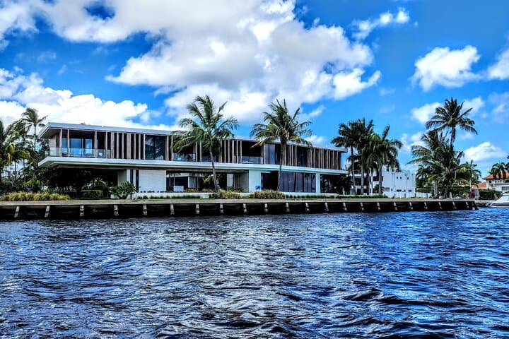 Private 21-Foot Bayliner Rental: Explore Fort Lauderdale Canals & Sandbars photo 5