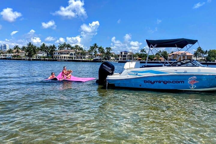 Private 21-Foot Bayliner Rental: Explore Fort Lauderdale Canals & Sandbars photo 6