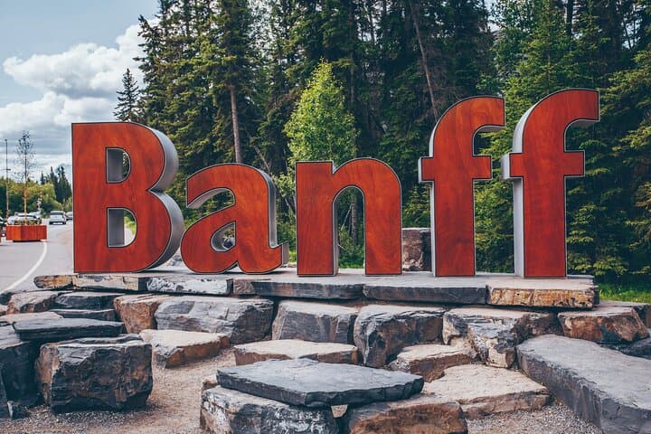 Banff Top 5 Lakes Day Trip from Calgary — Lake Louise, Moraine & Emerald