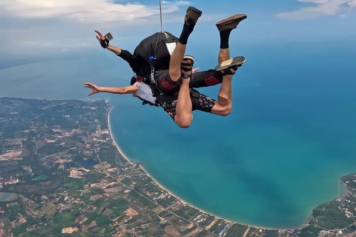 Tandem Skydiving Pattaya: 13,000-Foot Freefall Over the Gulf photo 2