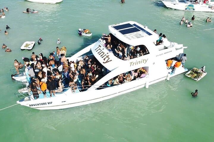Punta Cana Catamaran Party: VIP Rum, Snorkeling & Natural Pool Experience