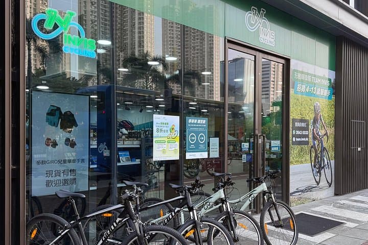 Private Cycling Tour in Sha Tin — Guided Urban & Riverside Ride in Hong Kong photo 2