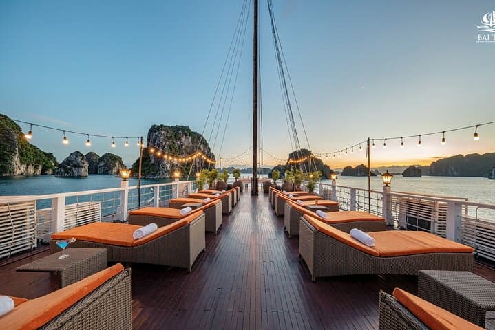 2-Day Treasure Junk Cruise: Explore Bai Tu Long Bay's Hidden Karst Isles photo 6
