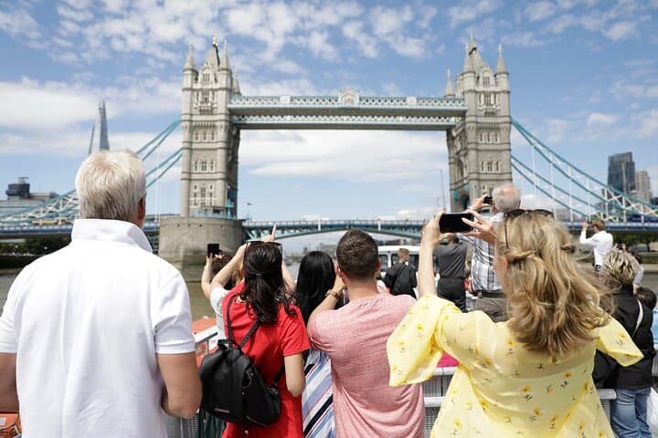 Brighton to London Day Tour: Sights, Shops & Museums photo 3