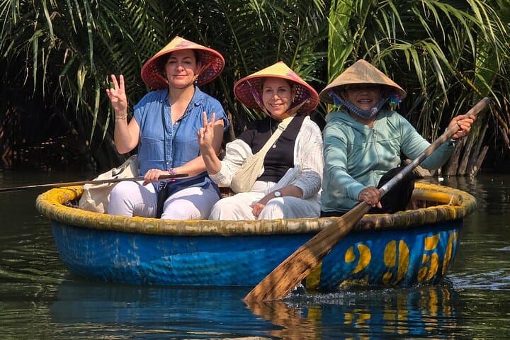 Cam Thanh Basket Boat Tour & Lantern Making in Hoi An