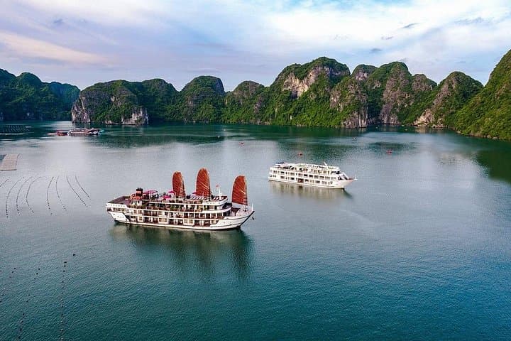 Luxury 2-Day Halong Bay Cruise from Hanoi: Caves, Kayaks & Sunset Sundeck photo 2