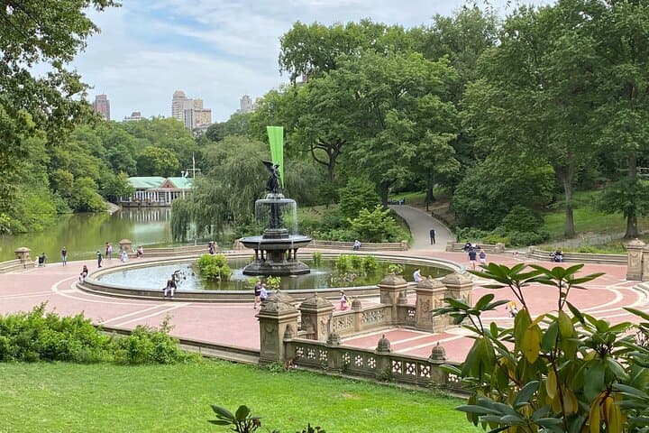 Central Park Scenic Walk with Local Guides — 2-Hour Licensed NYC Tour photo 3