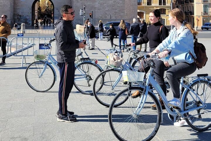 Valencia Bike Tour: 2-Hour Guided Ride through Turia Gardens and Old Town photo 1