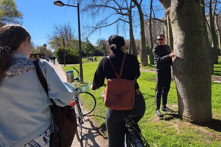 Valencia Bike Tour: 2-Hour Guided Ride through Turia Gardens and Old Town photo 3