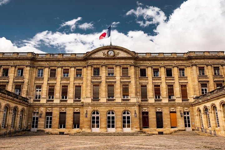 Best Intro to Bordeaux: 2-Hour Local Walking Tour & Canelé Tasting photo 4
